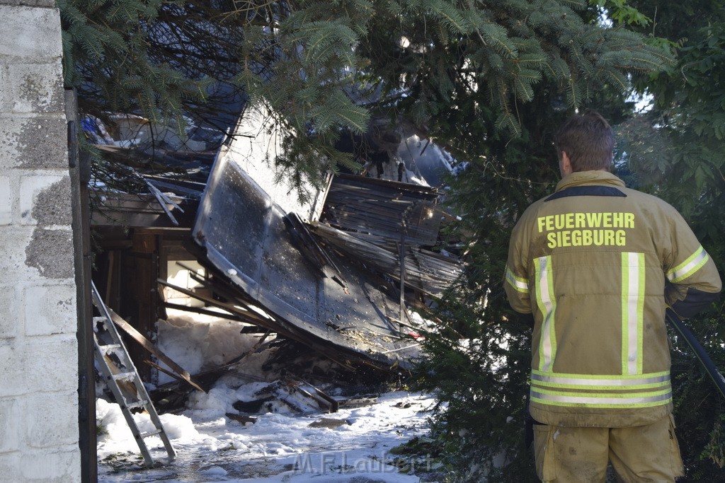 Grossfeuer Einfamilienhaus Siegburg Muehlengrabenstr P1255.JPG - Miklos Laubert